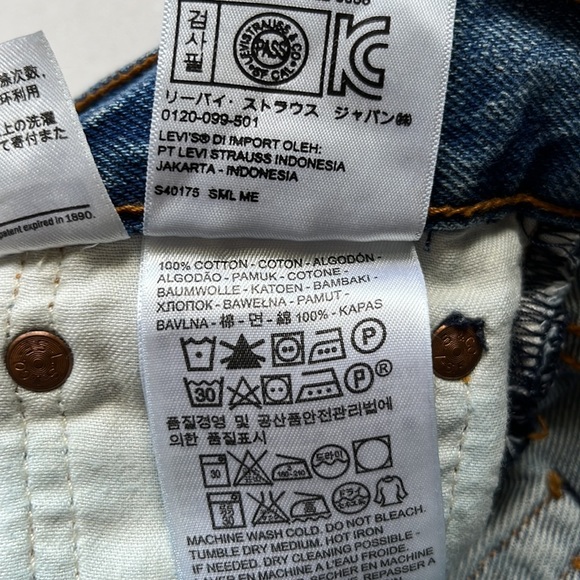 Levi’s Wedgie Jean Shorts - Picture 8 of 12